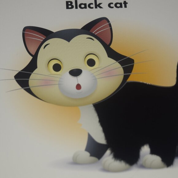 My first Halloween touch and feel Disney book - Picture 2 of 6